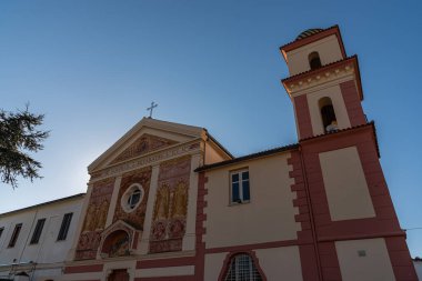 Teano, Campania, İtalya. Santa Reparata Kilisesi. Ana cephe görüntüsü.
