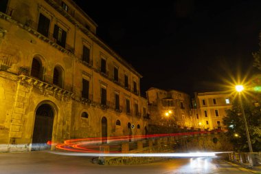 Teano, Caserta, Campania. Roccamonfina volkanik kütlesinin yamaçlarında yer alan Roma öncesi kökenli bir kasaba. Tarihi merkezin görüntüsü.