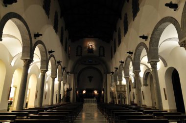 Teano, Katedral. San Clemente Katedrali Teano şehrinin başlıca ibadet yeri ve Teano-Calvi piskoposluğunun merkezidir.