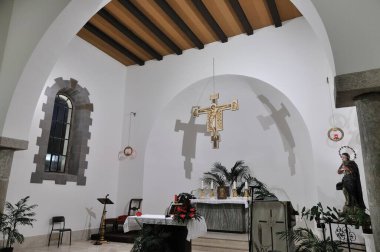 Teano, Katedral. San Clemente Katedrali Teano şehrinin başlıca ibadet yeri ve Teano-Calvi piskoposluğunun merkezidir.