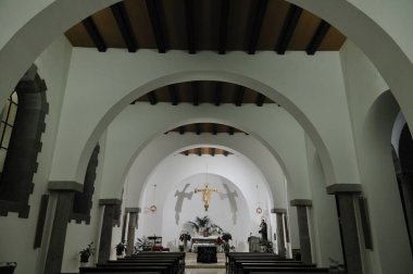 Teano, Katedral. San Clemente Katedrali Teano şehrinin başlıca ibadet yeri ve Teano-Calvi piskoposluğunun merkezidir.
