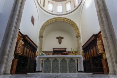 Teano, Katedral. San Clemente Katedrali Teano şehrinin başlıca ibadet yeri ve Teano-Calvi piskoposluğunun merkezidir.