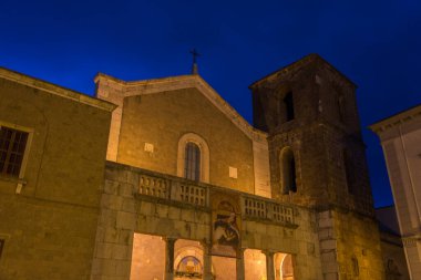 Teano, Katedral. San Clemente Katedrali Teano şehrinin başlıca ibadet yeri ve Teano-Calvi piskoposluğunun merkezidir.