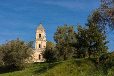 Teano, Campania, Sant 'Antonio da Padova Manastırı. Teano Manastırı 'nın temeli 14. yüzyılın ilk yarısına dayanır..