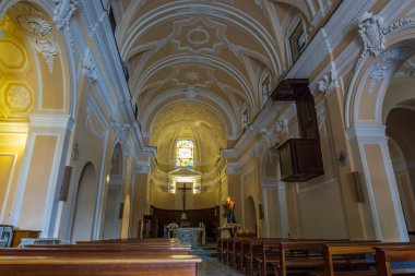Teano, Campania, Sant 'Antonio da Padova Manastırı. Teano Manastırı 'nın temeli 14. yüzyılın ilk yarısına dayanır..