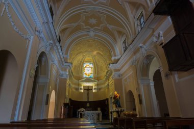 Teano, Campania, Sant 'Antonio da Padova Manastırı. Teano Manastırı 'nın temeli 14. yüzyılın ilk yarısına dayanır..