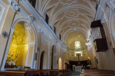 Teano, Campania, Sant 'Antonio da Padova Manastırı. Teano Manastırı 'nın temeli 14. yüzyılın ilk yarısına dayanır..