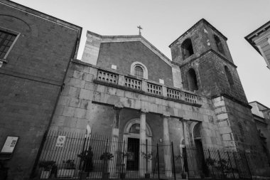 Teano, Katedral. San Clemente Katedrali Teano şehrinin başlıca ibadet yeri ve Teano-Calvi piskoposluğunun merkezidir.