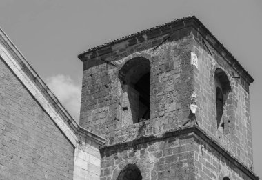 Teano, Katedral. San Clemente Katedrali Teano şehrinin başlıca ibadet yeri ve Teano-Calvi piskoposluğunun merkezidir.