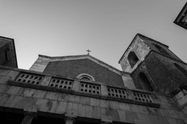 Teano, Katedral. San Clemente Katedrali Teano şehrinin başlıca ibadet yeri ve Teano-Calvi piskoposluğunun merkezidir.