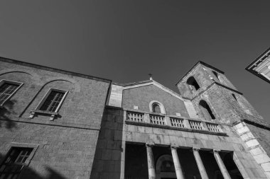 Teano, Katedral. San Clemente Katedrali Teano şehrinin başlıca ibadet yeri ve Teano-Calvi piskoposluğunun merkezidir.