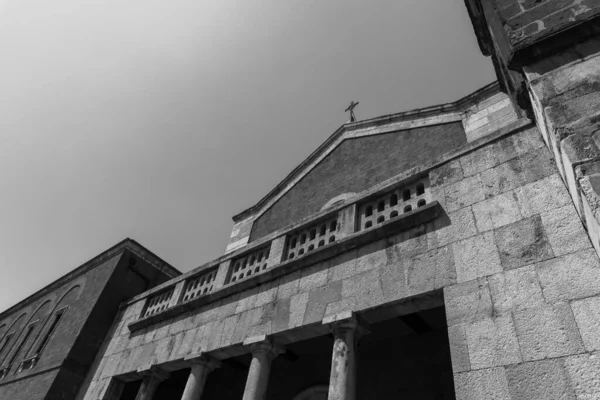 Teano, Katedral. San Clemente Katedrali Teano şehrinin başlıca ibadet yeri ve Teano-Calvi piskoposluğunun merkezidir.