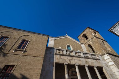 Teano, Katedral. San Clemente Katedrali Teano şehrinin başlıca ibadet yeri ve Teano-Calvi piskoposluğunun merkezidir.