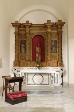 Teano, Katedral. San Clemente Katedrali Teano şehrinin başlıca ibadet yeri ve Teano-Calvi piskoposluğunun merkezidir.