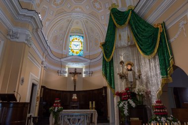 Teano, Campania, Sant 'Antonio da Padova Manastırı. Teano Manastırı 'nın temeli 14. yüzyılın ilk yarısına dayanır..