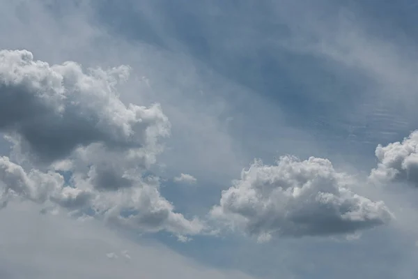 Σύννεφα Στον Ουρανό Υπέροχο Θέαμα Ενός Ουρανού Γεμάτου Σύννεφα Βάθος — Φωτογραφία Αρχείου