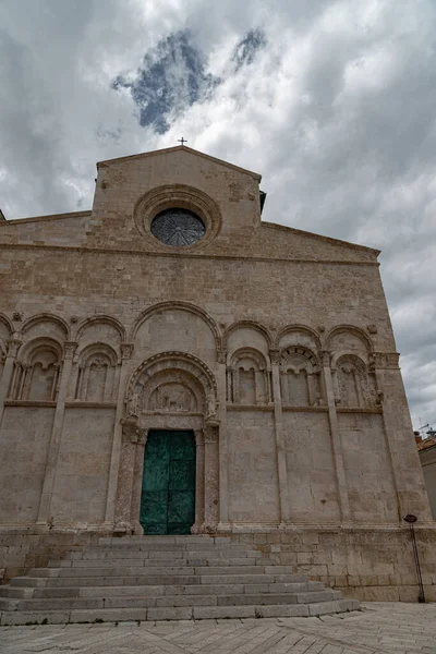 Şehrin Koruyucu Azizleri Basso Timoteo Nun Cesetlerinin Korunduğu Apulian Romanesk — Stok fotoğraf