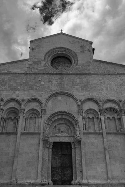 Considerável Interesse Arquitetônico Catedral Estilo Românico Apúlia Onde Corpos Dos — Fotografia de Stock