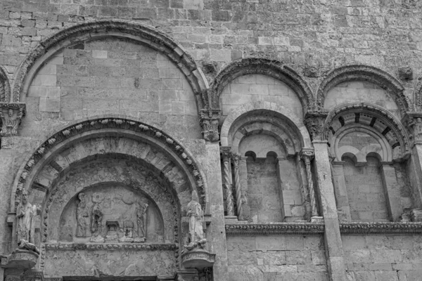 Jelentős Építészeti Jelentőséggel Bír Apuliai Román Stílusú Katedrális Ahol Város — Stock Fotó