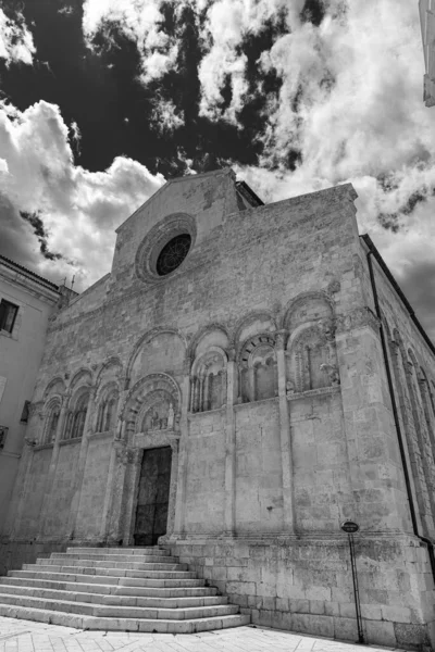 Şehrin Koruyucu Azizleri Basso Timoteo Nun Cesetlerinin Korunduğu Apulian Romanesk — Stok fotoğraf