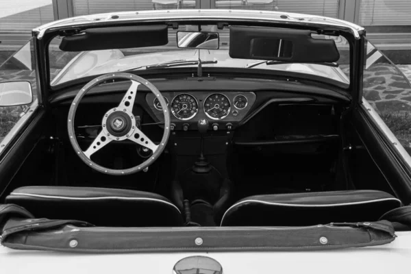 英国の自動車生産の古典であるスピットファイアは 1962年から1980年の間にトライアンフ モーター社によって生産されたクモである Mk3は1967年に開発された — ストック写真