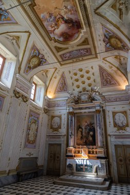 Val Graziosa di Calci 'nin 30 Mayıs 1366' da kurulan Charterhouse, Pisan dağlarının yamaçlarında yer alan 