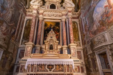 Val Graziosa di Calci 'nin 30 Mayıs 1366' da kurulan Charterhouse, Pisan dağlarının yamaçlarında yer alan 