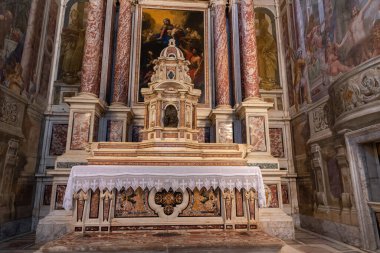 Val Graziosa di Calci 'nin 30 Mayıs 1366' da kurulan Charterhouse, Pisan dağlarının yamaçlarında yer alan 