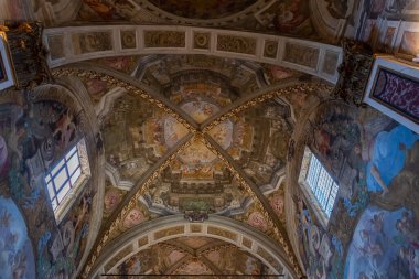 Val Graziosa di Calci 'nin 30 Mayıs 1366' da kurulan Charterhouse, Pisan dağlarının yamaçlarında yer alan 