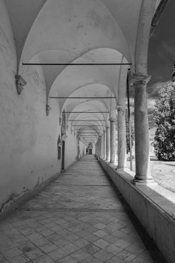 Val Graziosa di Calci 'nin 30 Mayıs 1366' da kurulan Charterhouse, Pisan dağlarının yamaçlarında yer alan 