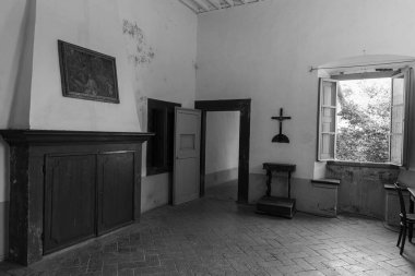 Val Graziosa di Calci 'nin 30 Mayıs 1366' da kurulan Charterhouse, Pisan dağlarının yamaçlarında yer alan 