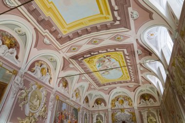 Val Graziosa di Calci 'nin 30 Mayıs 1366' da kurulan Charterhouse, Pisan dağlarının yamaçlarında yer alan 