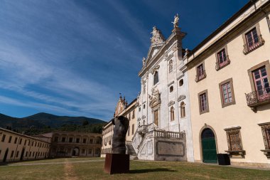 Val Graziosa di Calci 'nin 30 Mayıs 1366' da kurulan Charterhouse, Pisan dağlarının yamaçlarında yer alan 