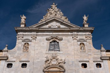 Val Graziosa di Calci 'nin 30 Mayıs 1366' da kurulan Charterhouse, Pisan dağlarının yamaçlarında yer alan 