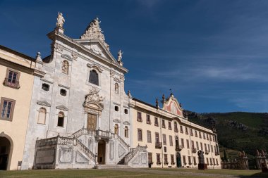 Val Graziosa di Calci 'nin 30 Mayıs 1366' da kurulan Charterhouse, Pisan dağlarının yamaçlarında yer alan 