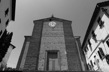 Fucecchio, San Giovanni Battista Kolej Kilisesi. Adı San Giovanni Battista 'dan gelmektedir ve bugünkü Piazza Vittorio Veneto' nun üzerinde yer almaktadır..