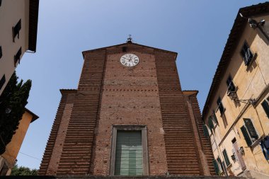 Fucecchio, San Giovanni Battista Kolej Kilisesi. Adı San Giovanni Battista 'dan gelmektedir ve bugünkü Piazza Vittorio Veneto' nun üzerinde yer almaktadır..