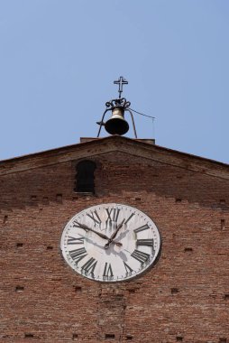 Fucecchio, San Giovanni Battista Kolej Kilisesi. Adı San Giovanni Battista 'dan gelmektedir ve bugünkü Piazza Vittorio Veneto' nun üzerinde yer almaktadır..