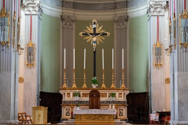 Fucecchio, San Giovanni Battista Kolej Kilisesi. Adı San Giovanni Battista 'dan gelmektedir ve bugünkü Piazza Vittorio Veneto' nun üzerinde yer almaktadır..