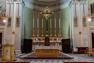 Fucecchio, San Giovanni Battista Kolej Kilisesi. Adı San Giovanni Battista 'dan gelmektedir ve bugünkü Piazza Vittorio Veneto' nun üzerinde yer almaktadır..