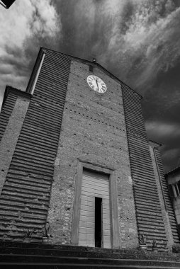 Fucecchio, San Giovanni Battista Kolej Kilisesi. Adı San Giovanni Battista 'dan gelmektedir ve bugünkü Piazza Vittorio Veneto' nun üzerinde yer almaktadır..