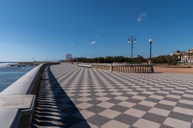 Mascagni Terası Livorno 'nun en zarif ve çağrıştıran yerlerinden biridir ve Viale Italia' nın kıyısındaki deniz kenarında yer almaktadır..