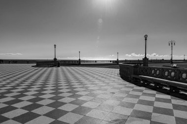 Mascagni Terası Livorno 'nun en zarif ve çağrıştıran yerlerinden biridir ve Viale Italia' nın kıyısındaki deniz kenarında yer almaktadır..