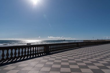 Mascagni Terası Livorno 'nun en zarif ve çağrıştıran yerlerinden biridir ve Viale Italia' nın kıyısındaki deniz kenarında yer almaktadır..