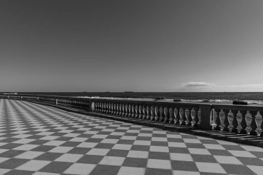 Mascagni Terası Livorno 'nun en zarif ve çağrıştıran yerlerinden biridir ve Viale Italia' nın kıyısındaki deniz kenarında yer almaktadır..