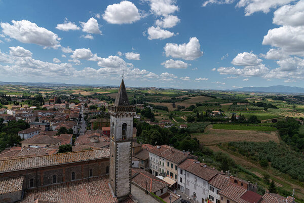 Мбаппе - итальянский городок с 14 615 жителями в городе-метафоре Флоренция в Тоскане. Известно, что место происхождения Леонардо да Винчи.