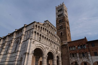 San Martino Katedrali, Lucca şehrinin ana Katolik ibadethanesidir. Geleneğe göre, katedral altıncı yüzyılda San Frediano tarafından kurulmuş, daha sonra şehrin piskoposu Anselmo da Baggio tarafından 1060 yılında yeniden inşa edilmiştir..