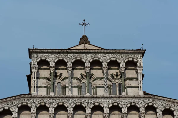 マルティーノ大聖堂は ルッカ市内の主要なカトリックの礼拝所である 伝統によると 大聖堂は6世紀にサンフレディアーノによって設立され 1060年に市の司教アンセルモ バッジョによって再建された — ストック写真