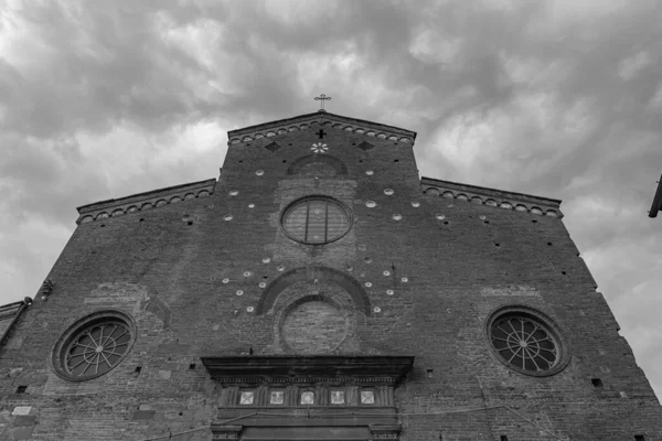 圣玛利亚和圣创世纪大教堂是圣米尼托天主教的主要礼拜场所 圣米尼托是同名教区的主教堂 — 图库照片