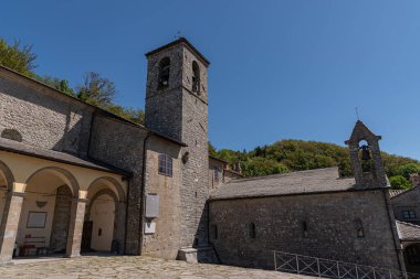 Fransisken 'in La Verna (Arezzo ili) mabedi, 16 Eylül 1224 tarihinde Assisi' li Aziz Francis 'in stigmata' yı aldığı yerdir..
